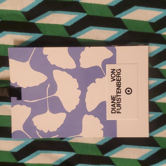 DVF for Target XL crewneck - Picture 6 of 14